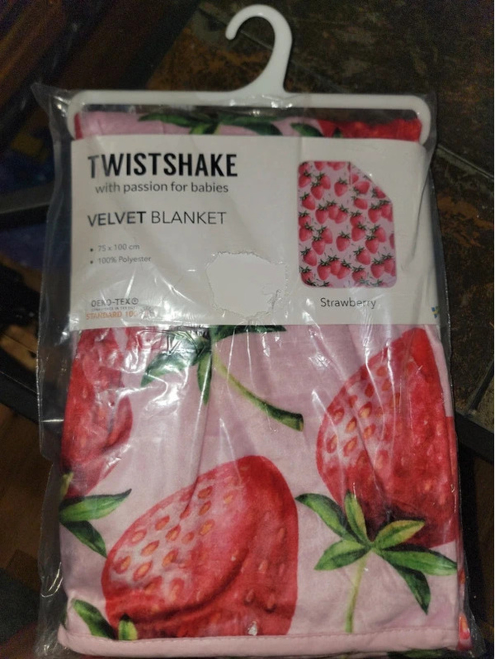 Twistshake velvet strawberry baby blanket